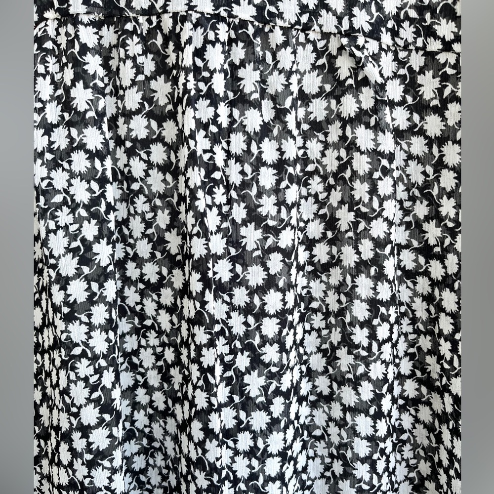 ✨ SALE ✨ H&M | Flowy Floral Shirtdress - Picture 9 of 16
